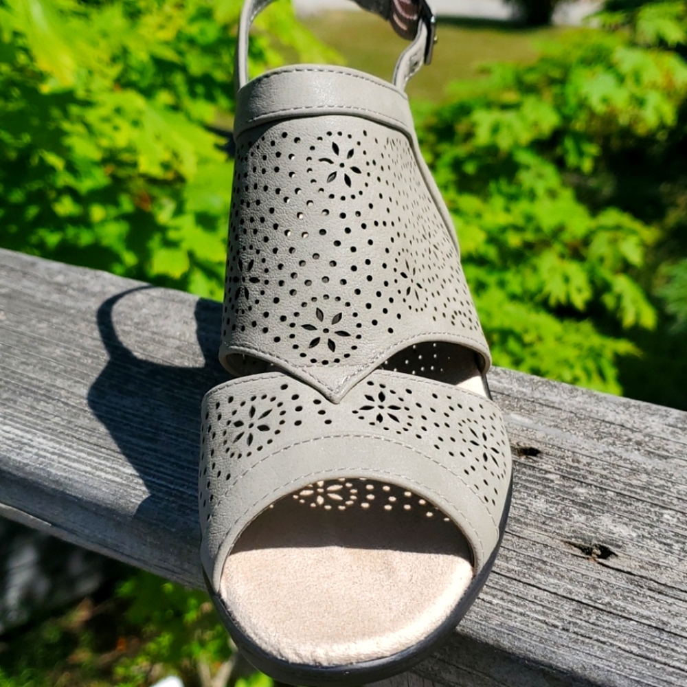 EASY STREET SANDAL CONFORT WAVE SIZE  6 1/2